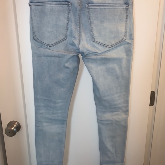 Express Mid-rise Legging Light Wash Jeans. 10 Short - Picture 3 of 5